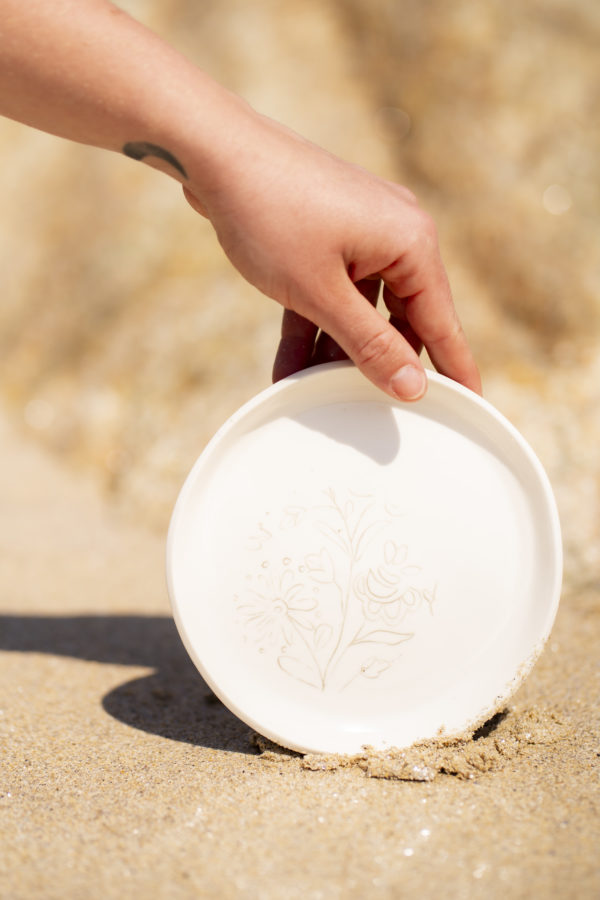 Assiettes broderie beige et blanche – Image 5