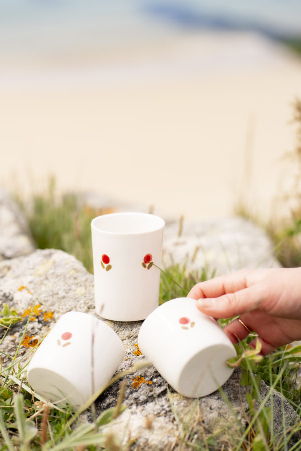 Tasse expresso vintage fleurs rouges, feuilles kaki – Image 4