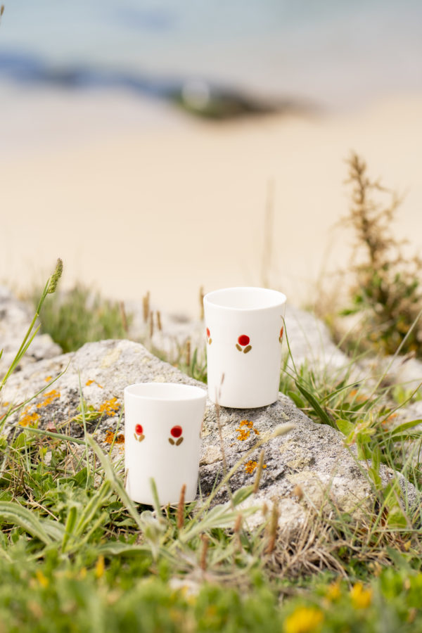 Tasse à café vintage fleurs rouges, feuilles kaki – Image 5