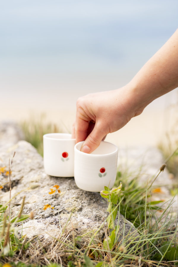 Tasse expresso vintage fleurs rouges, feuilles grises – Image 4